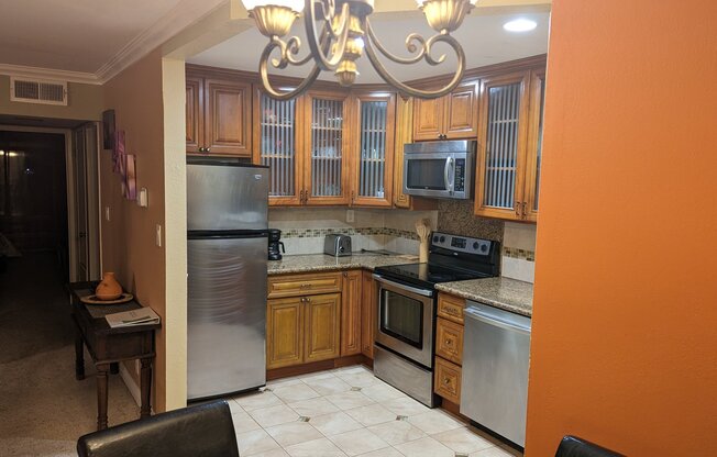 999 EVELYN TERRACE W
