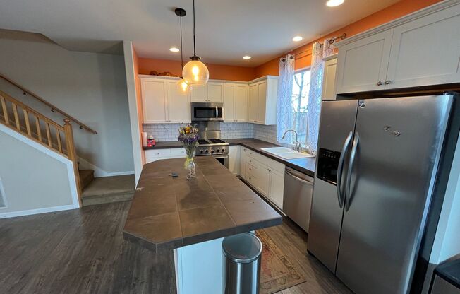 Quiet 3 Bed/2.5 Bath Home With Fenced Backyard - SW Bend