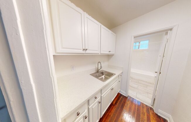 Adams Apartments... Beautiful Studio Apartment available! CALL NOW!