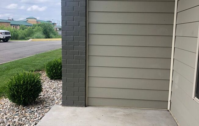 2 beds, 2 baths, 1,074 sqft, $905, Unit 39