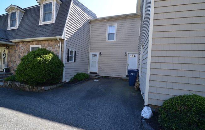 33 W EMERSON ST
