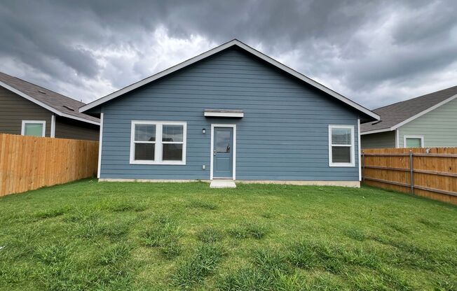 4 beds, 2 baths, $1,749