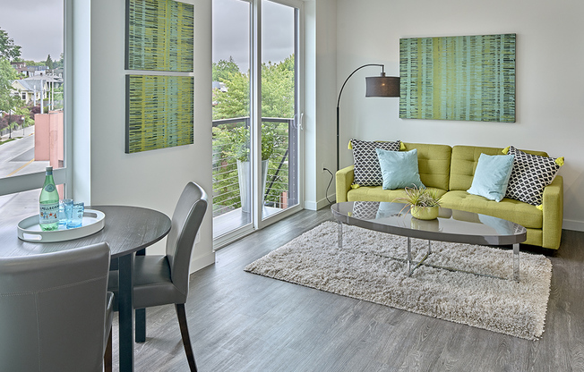 Studio, 1 bath, 325 sqft, $1,505, Unit 512