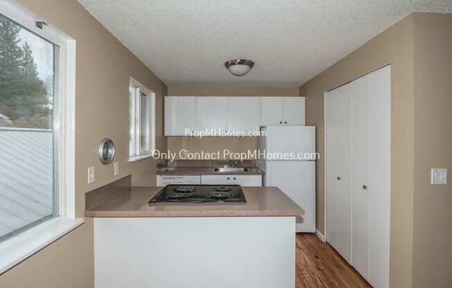 3 beds, 1.5 baths, $2,199, Unit 7640 SW 34th Avenue - Unit 7