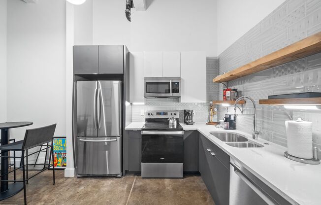 2 beds, 1 bath, 843 sqft, $2,640, Unit Commercial Suite 202-204