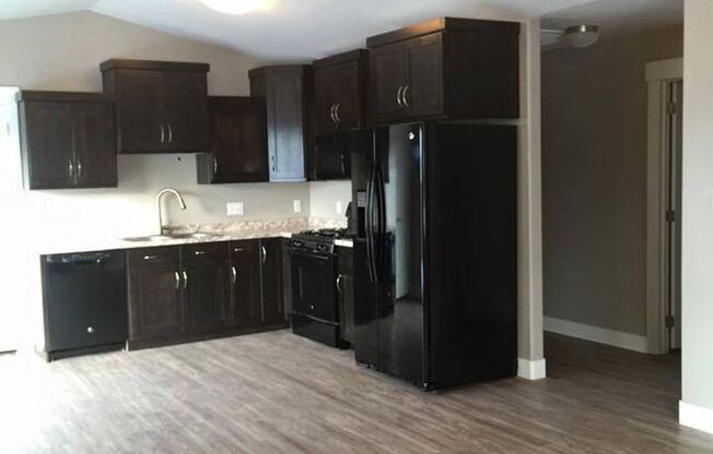 3 beds, 2 baths, $1,595