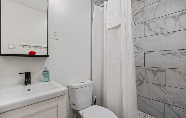 Gorgeous Renovated 1 & 2 Bedroom Apartment @ 1512 Court