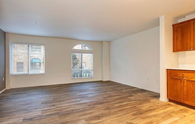 Studio, 1 bath, 585 sqft, $1,395, Unit 2-D