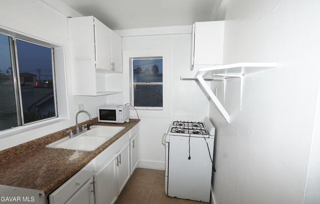 439 E FLORENCE AVE W