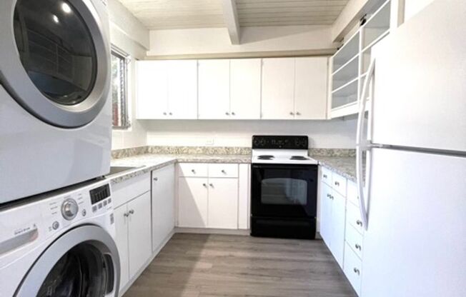2 Bedroom, 2 Bathroom, 1 Parking (Tropic Gardens)