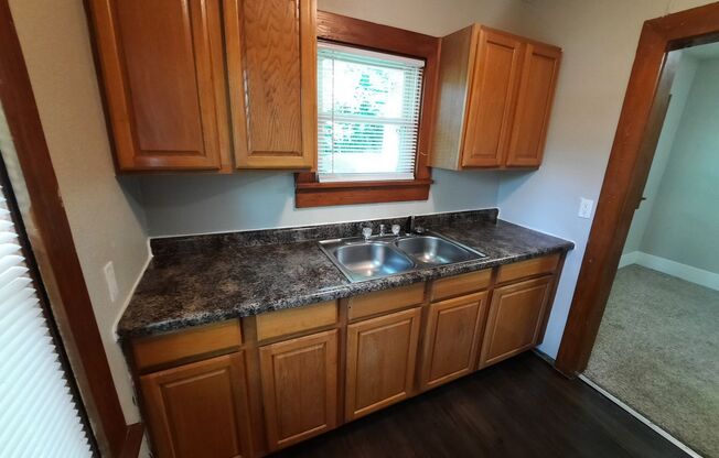 2 beds, 1 bath, $1,095