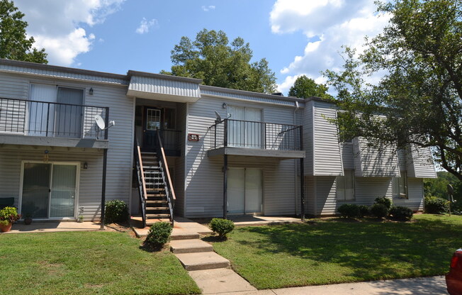 High Meadows - Spacious 2 bed, 1.5 bath Garden condo 2nd floor