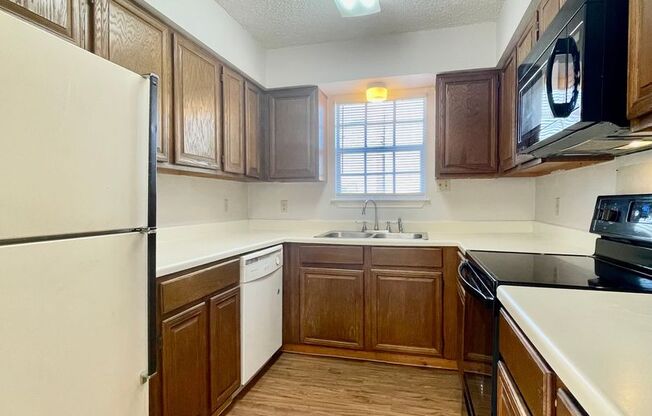 3 beds, 2 baths, 970 sqft, $1,390, Unit 3