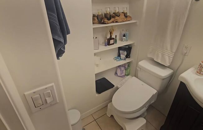2 beds, 2 baths, $2,800, Unit # 203