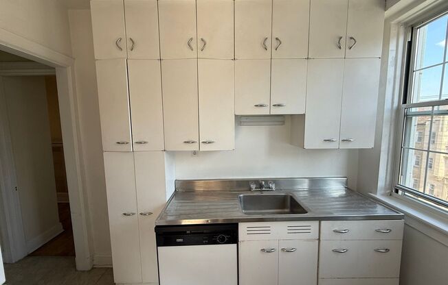 2 beds, 2 baths, 1,303 sqft, $2,200, Unit New King Edward  401