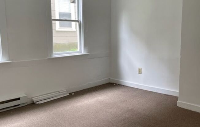 2 beds, 1 bath, $1,250, Unit Apt 1