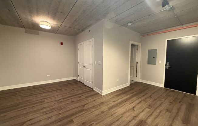 Studio, 1 bath, 418 sqft, $1,700, Unit 952-206