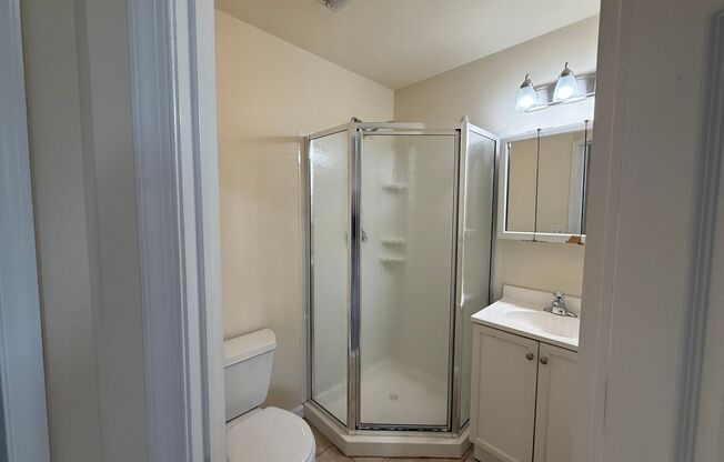 4 beds, 3 baths, 1,800 sqft, $2,200, Unit Unit 2
