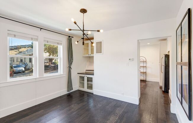 THREE BEDROOM / TWO BATH HOME IN NICE NEIGHBORHOOD CLOSE TO ALBERT PARK AND DOWNTOWN