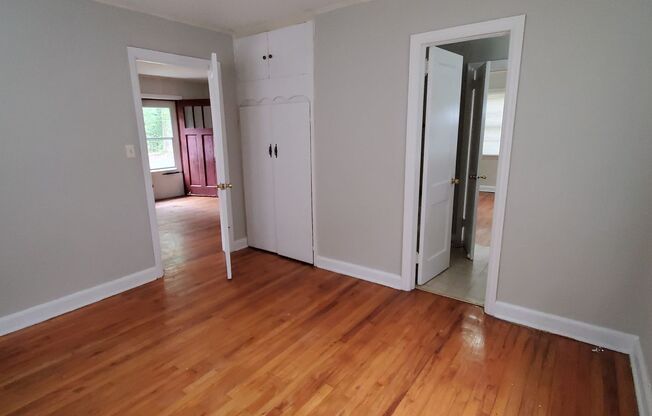 2 beds, 1 bath, $1,000