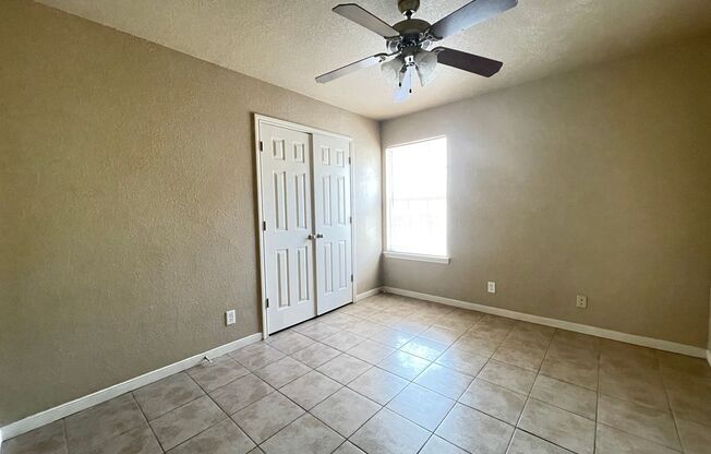 3 beds, 2 baths, 1,296 sqft, $1,250