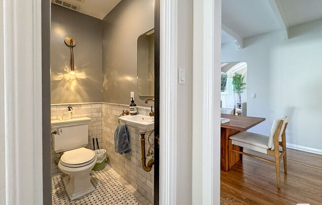 345 WESTBOURNE DR
