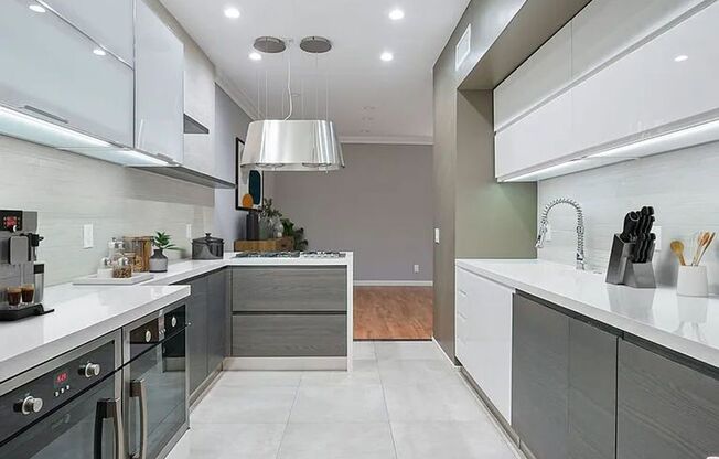 Luxury 2BR Condo in Prime West Hollywood's Norma Triangle