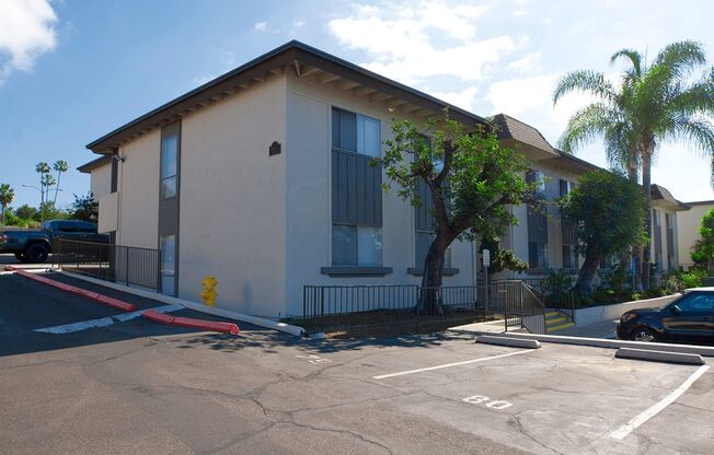 2 beds, 1 bath, 950 sqft, $2,195, Unit 070