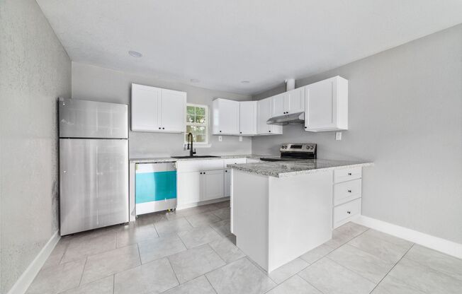 2 beds, 1 bath, $1,375, Unit 365 1/2