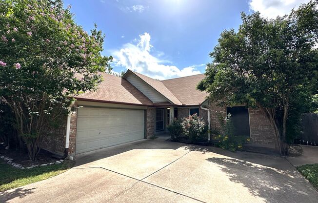 Charming Garden-Style 3 Bedrooms 2 Bathroom Single Family Home for Rent in South Austin, Cul-de-Sac lot