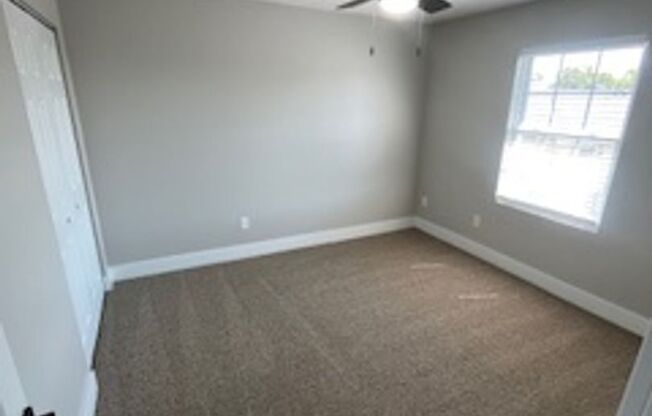 3 beds, 2.5 baths, 1,350 sqft, $1,450, Unit 1462 West Rockcrest Drive