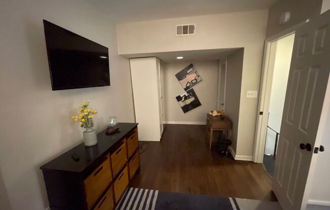 3 beds, 3 baths, $4,195, Unit Unit # 5