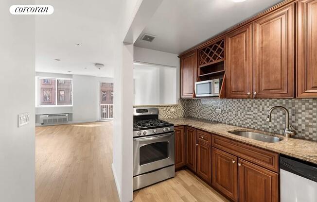 123 W 131 ST