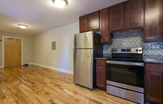 536 W Arlington Pl