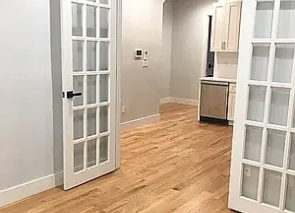 2 beds, 1 bath, $3,000, Unit 2A