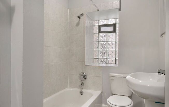 Studio, 1 bath, 420 sqft, $1,450, Unit 216