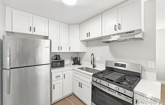 49th St (Units 1-8)