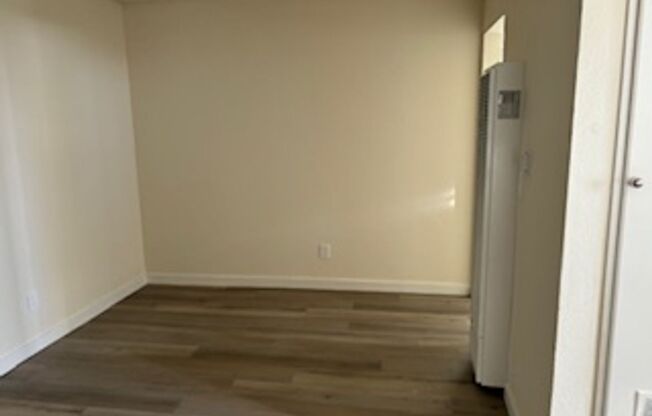 2 beds, 1 bath, $1,950, Unit 11