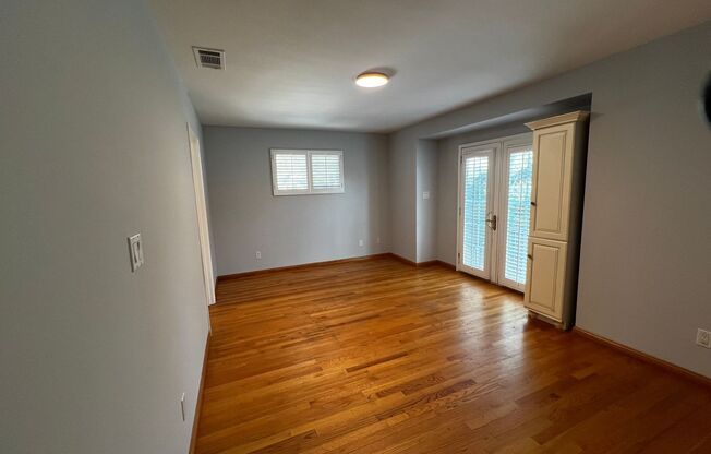 2 beds, 1 bath, $2,995