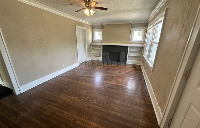 5646 Lydia Ave, Kansas City, MO 64110  Downstairs Unit/2 Bedroom/1 full bathroom + bonus room /Rent $999/Deposit $999