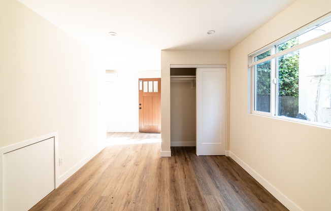 1346 S DUNSMUIR AVE