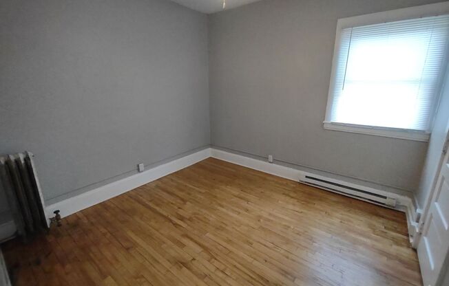 2 beds, 1 bath, 639 sqft, $1,200, Unit 060