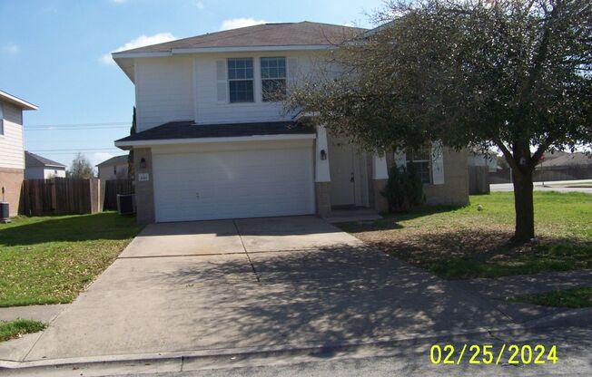 Excellent 4 bedroom in Hutto that shows like new
