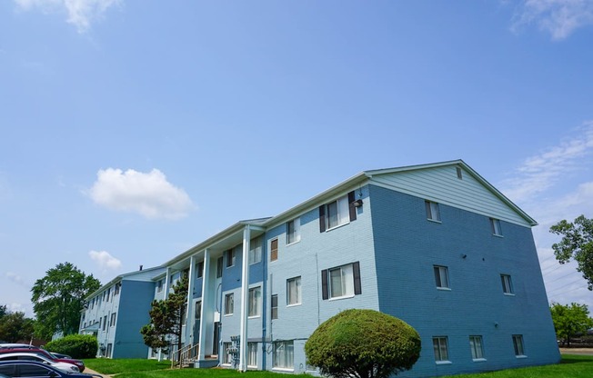 Gale Gardens apartment building with landscaping