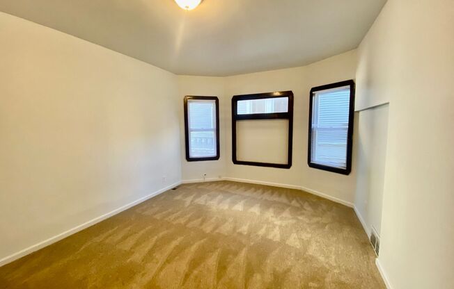 3 beds, 1 bath, $1,550, Unit 1