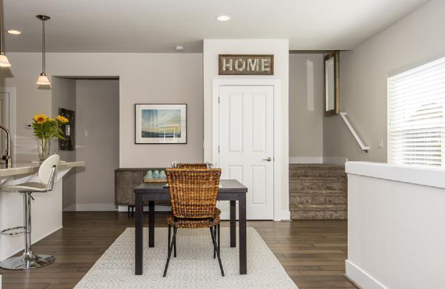 Sexton Mountain 2 bed/2.5 bath Townhome 2 Car Garage + Wood Floors + A/C + W/D Included !