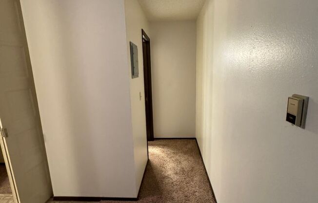 1 bed, 1 bath, $700, Unit 06