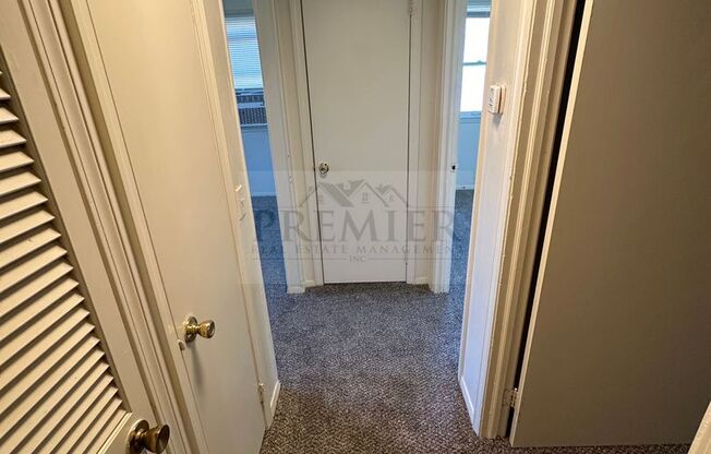 2 beds, 1 bath, $950, Unit MBB-2