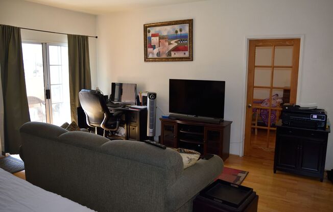 Oxnard Condominium 1 Bedroom 1 Bathroom private garage