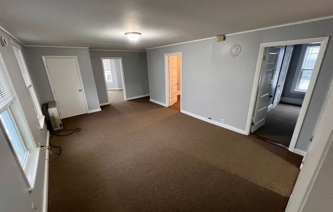 3 beds, 1 bath, $1,650, Unit 2